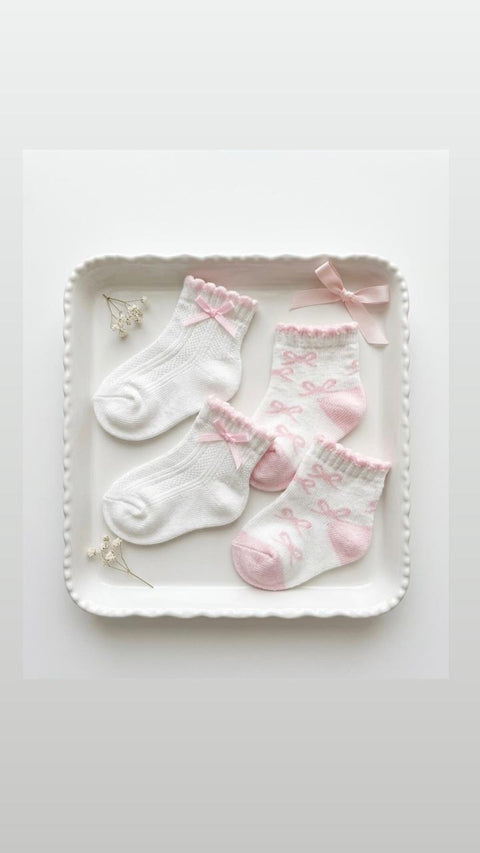 Adorable bow sock set