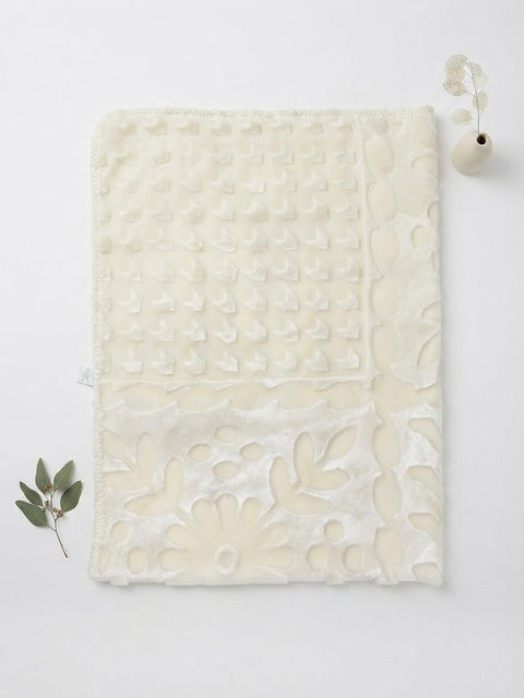 Creamy floral blanket