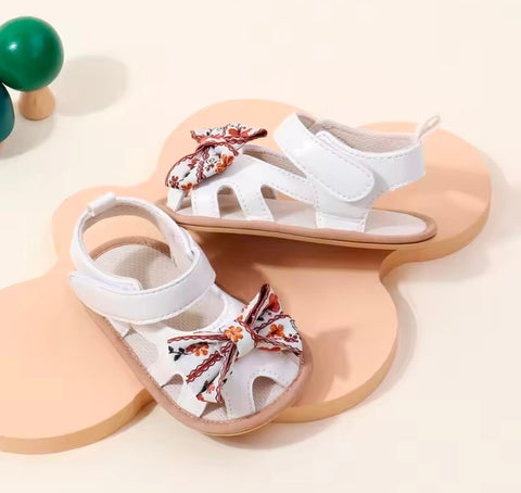 Embroidered bow sandals