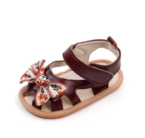 Embroidered bow sandals